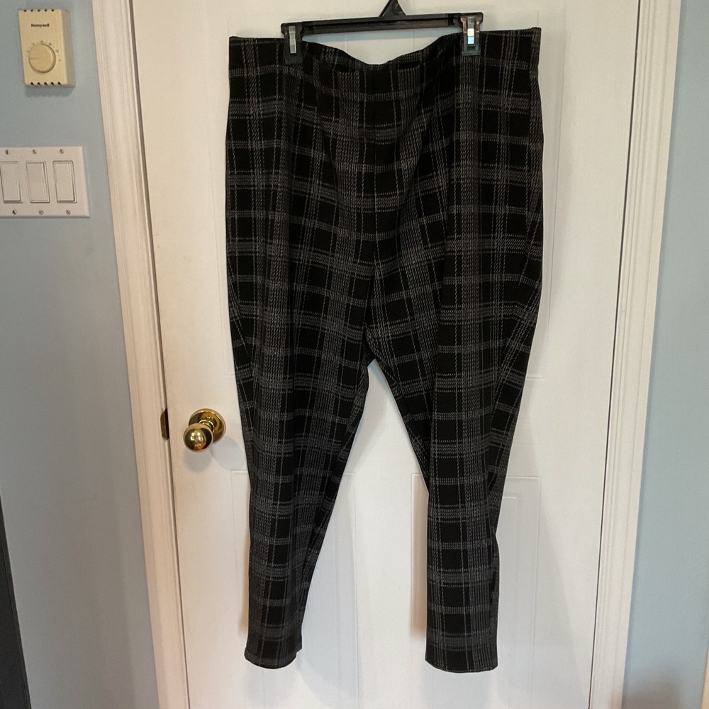 Penningtons Plaid Pants Women 3X Black Excellent Tapered Leg Pull On Stretch